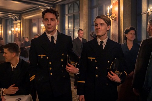 Louis Hofmann som søofficer!